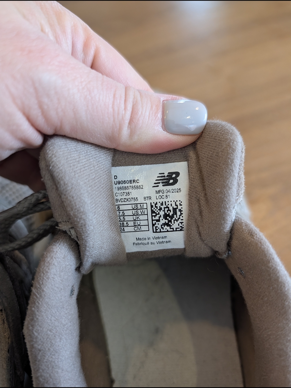 New Balance 9060 in Mushroom Women's Size 7.5 - Picture 6 of 7